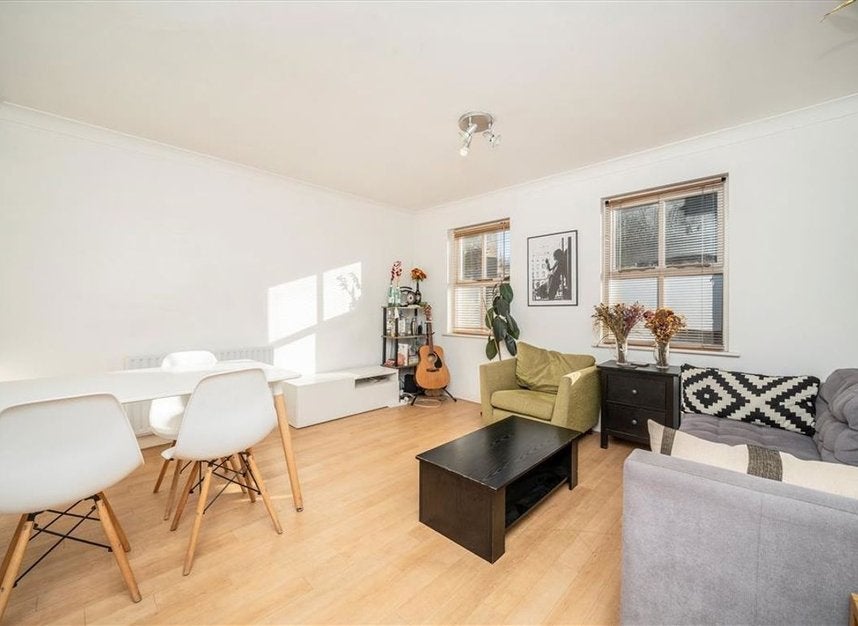 Flat Haberdasher Street in Greater London