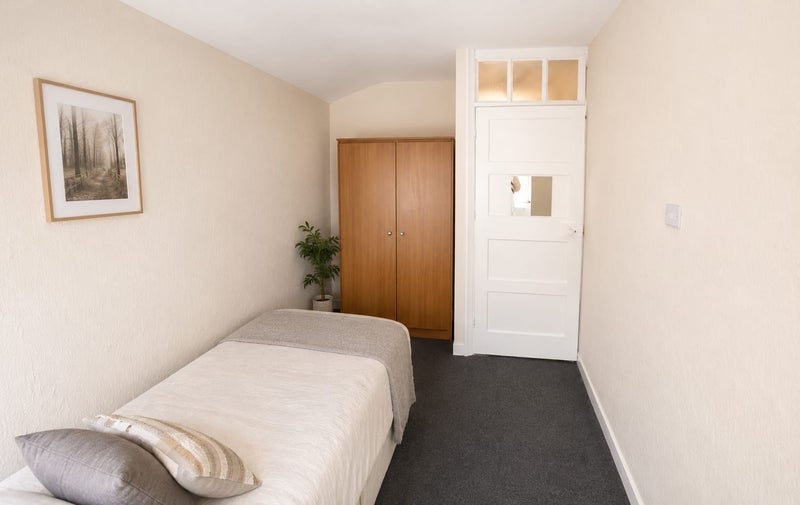 Room Farcroft Road in Birmingham
