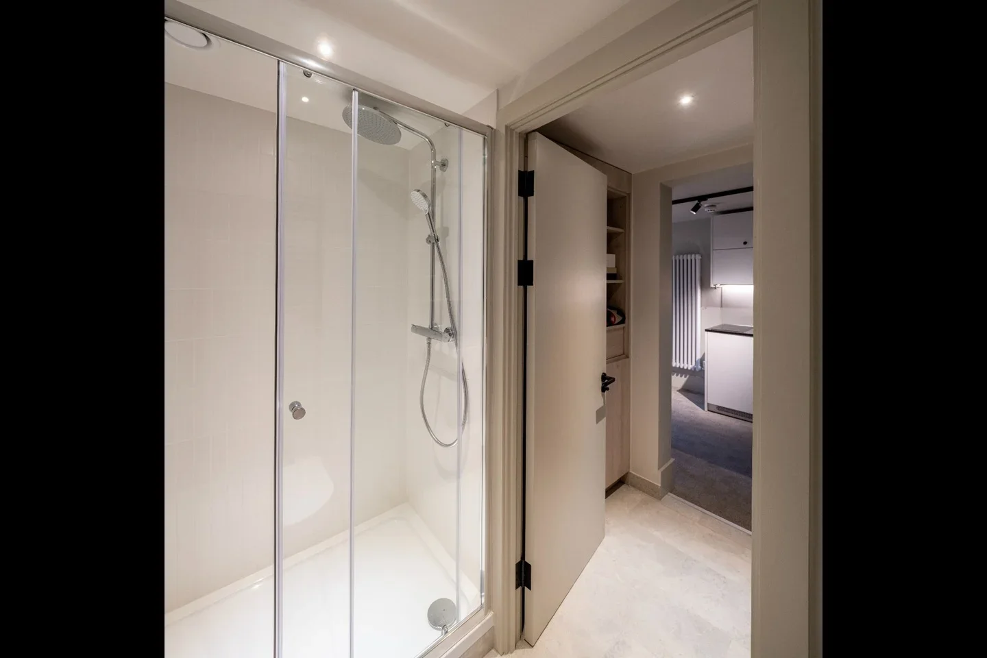 Room Augustus Road in Greater London