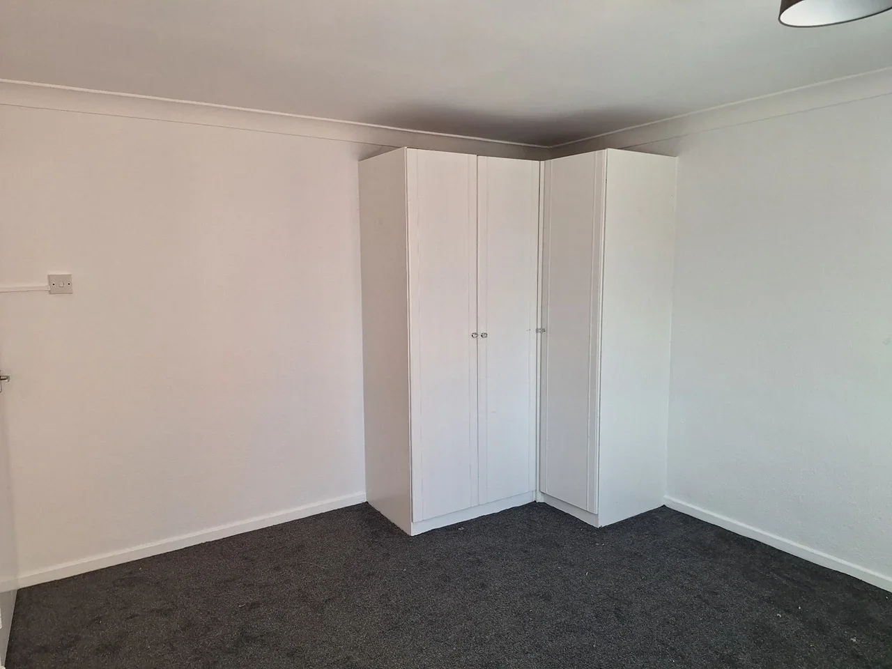 Flat Couchmore Avenue in Greater London