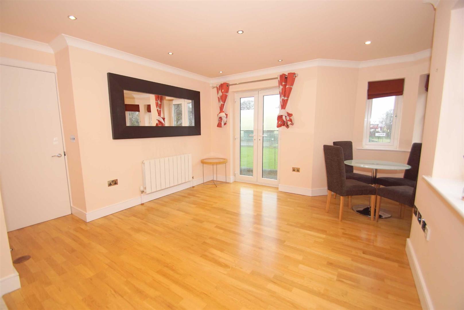 Flat Wensley Avenue in Leeds