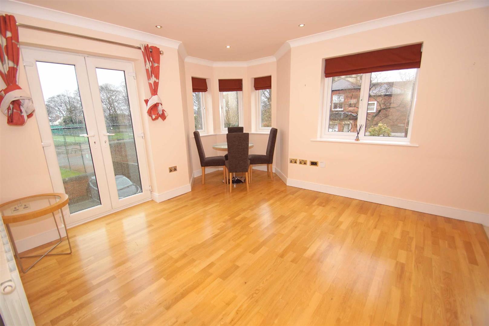 Flat Wensley Avenue in Leeds
