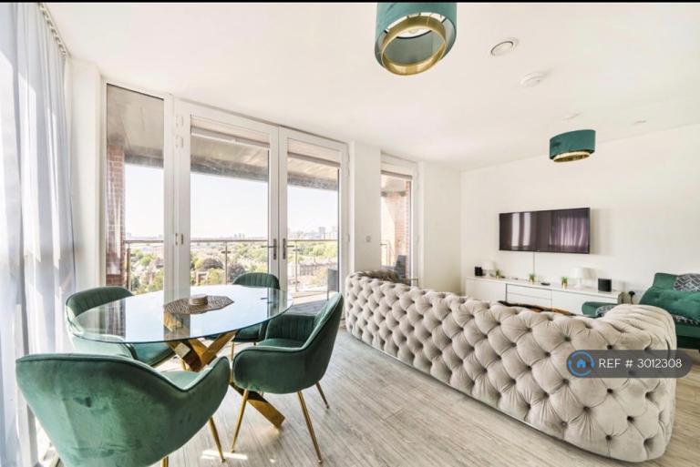 Flat Arran Court in Greater London