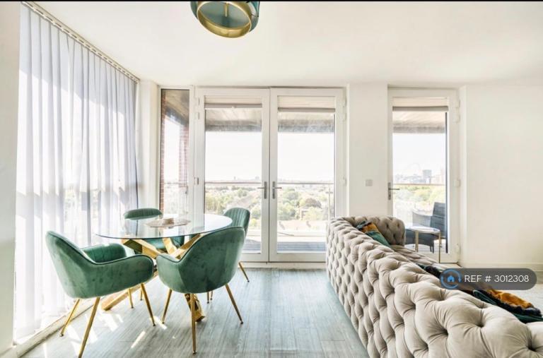 Flat Arran Court in Greater London