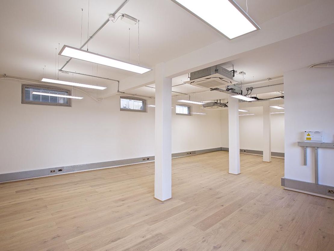 Room Manchester Road in Greater London