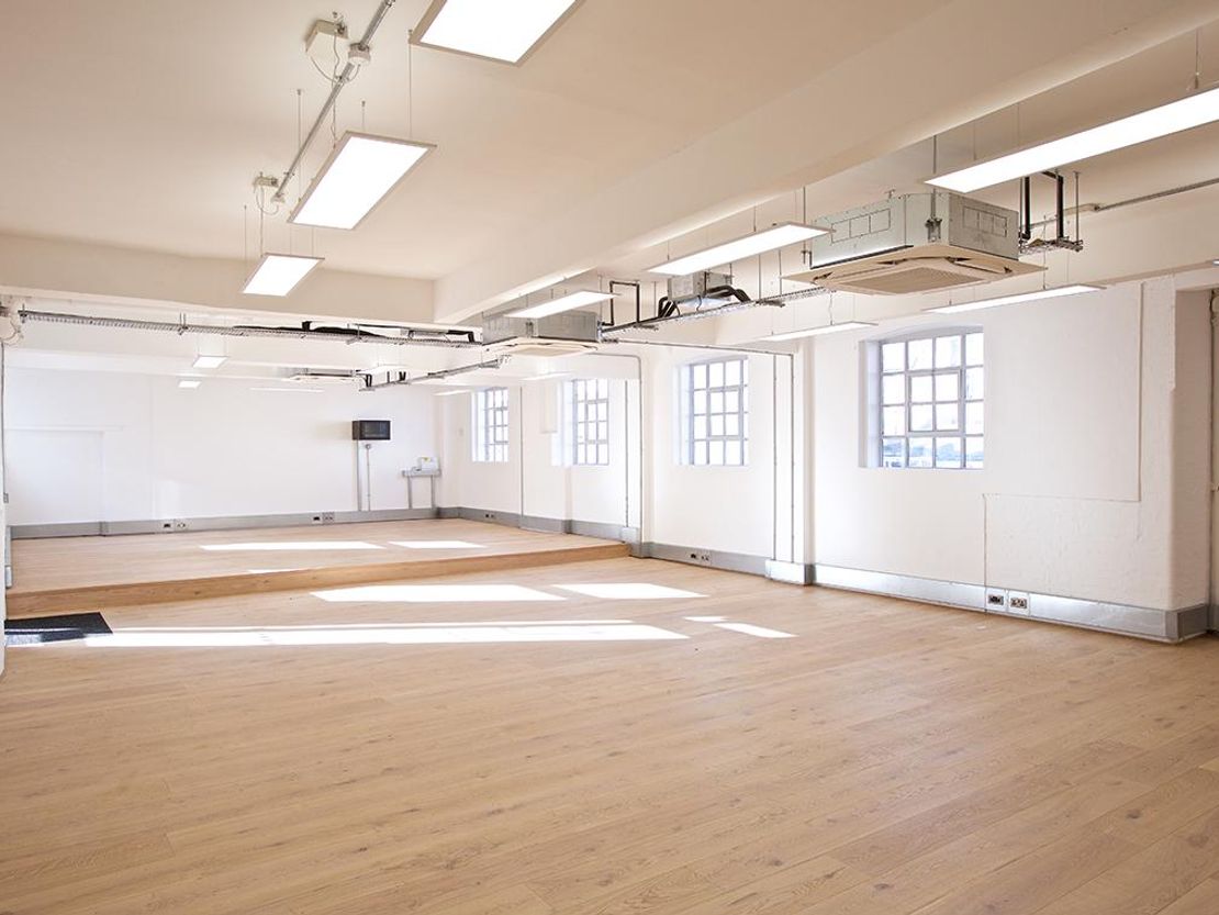 Room Manchester Road in Greater London