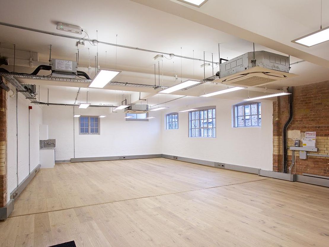 Room Manchester Road in Greater London