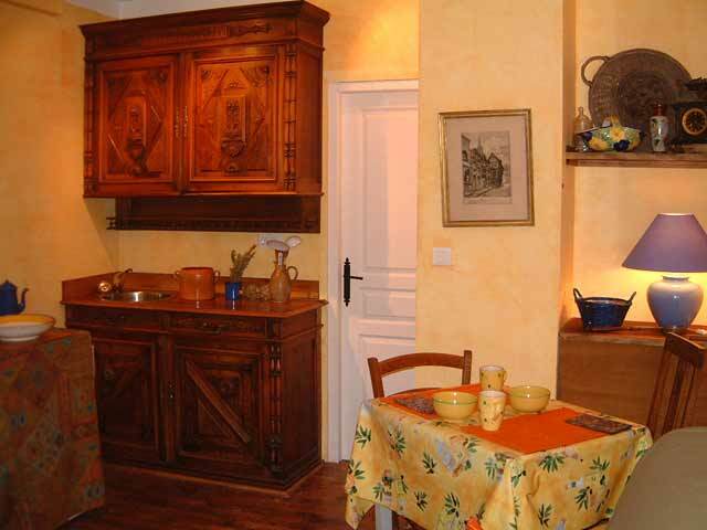 Flat Chemin de Notre-Dame-de-Bon-Remède in Mazan