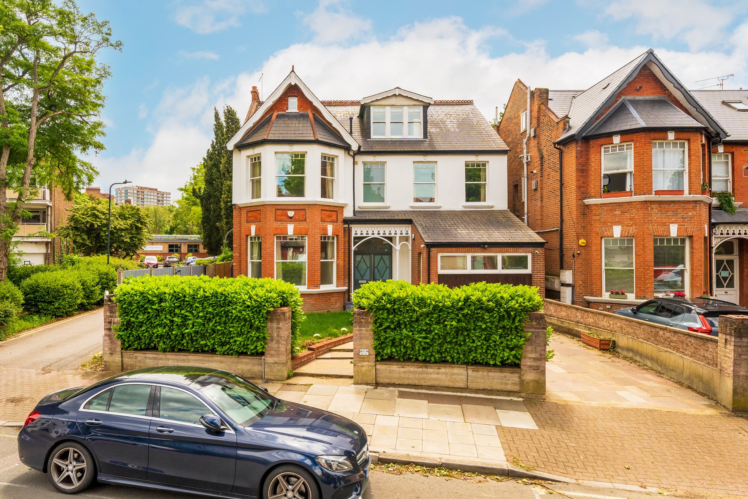 House Walm Lane in Greater London
