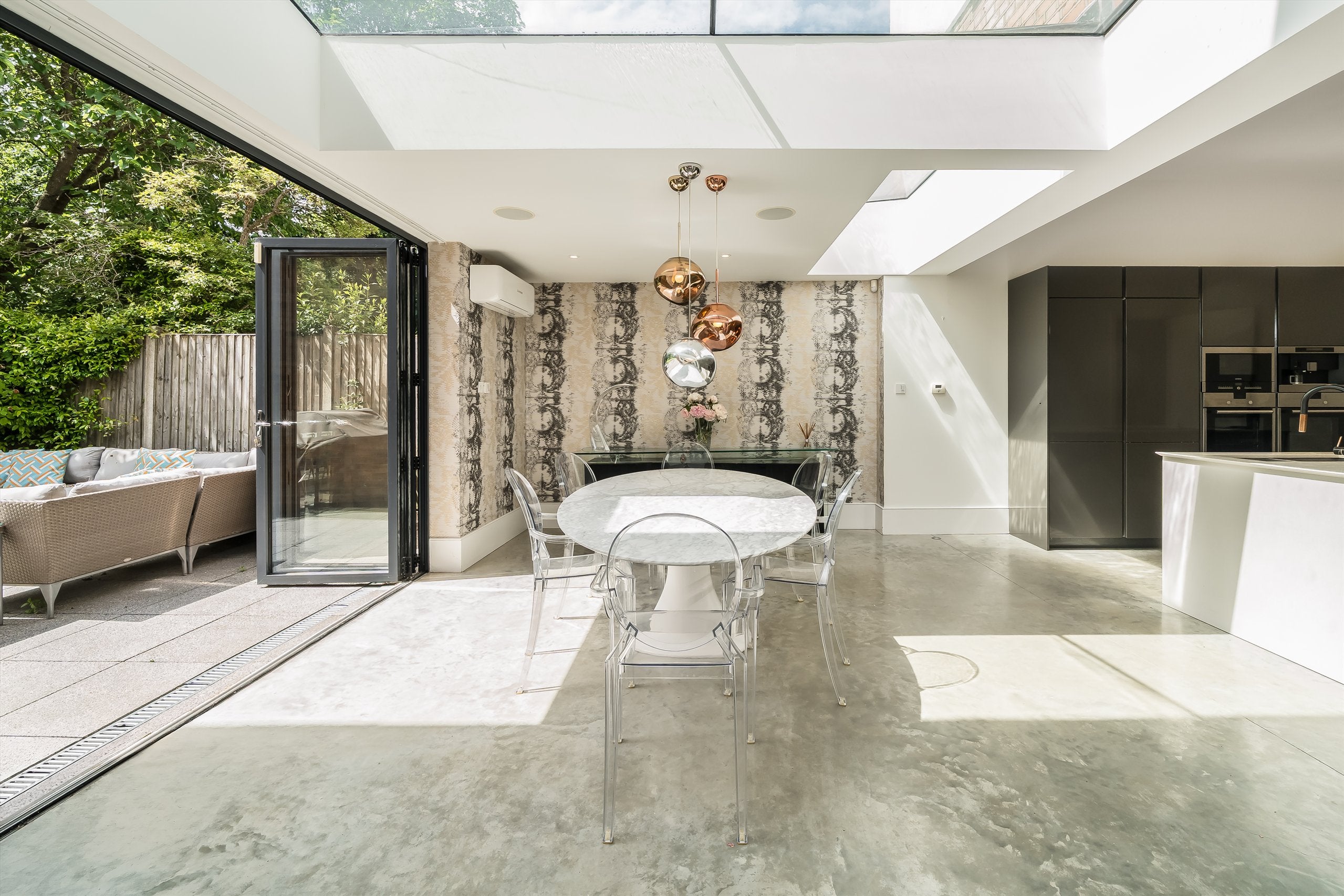 House Walm Lane in Greater London