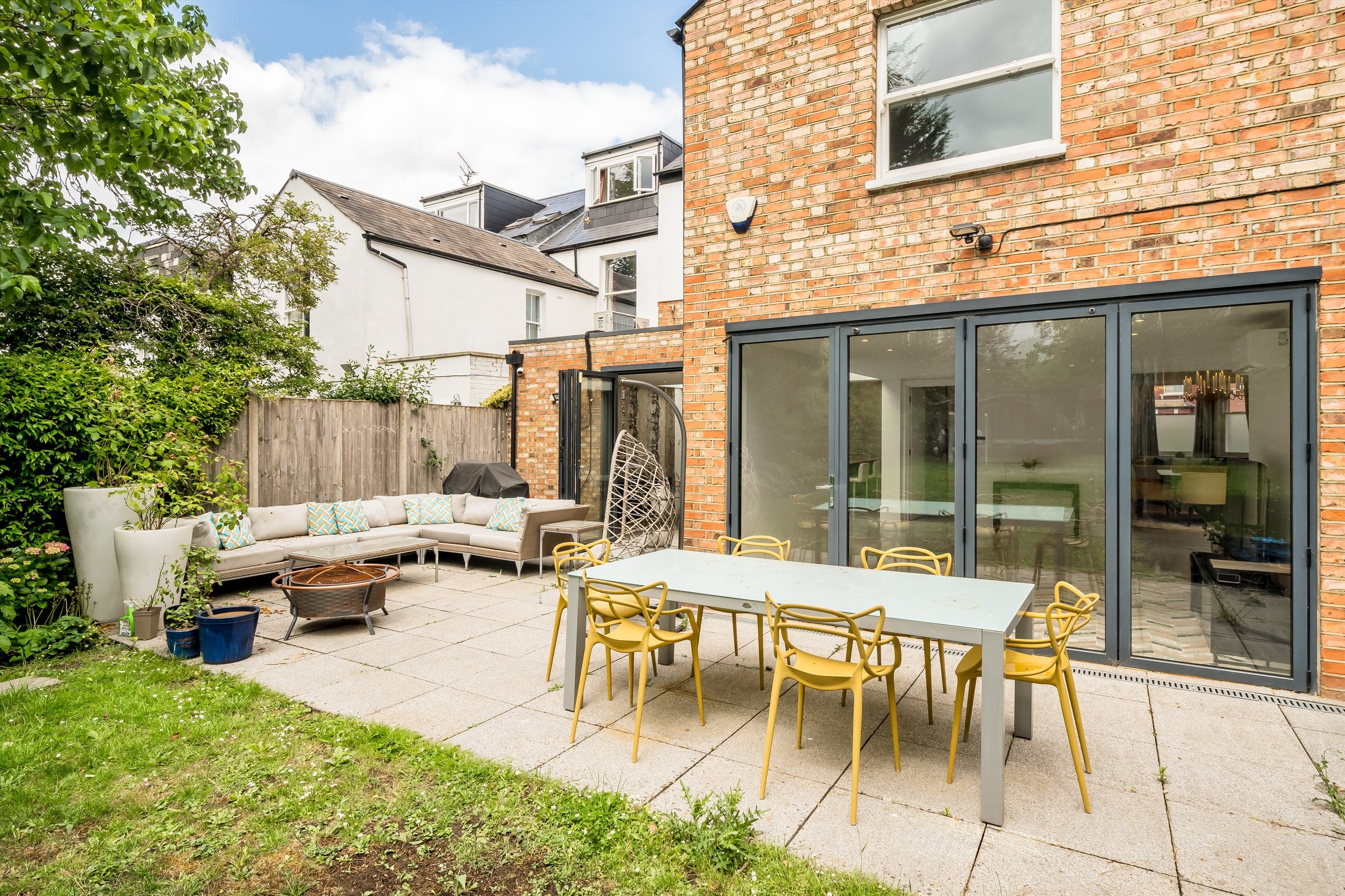 House Walm Lane in Greater London