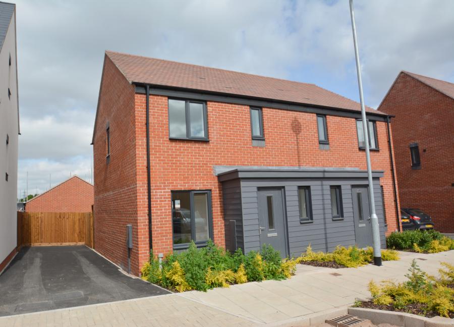 House Whitehead Grove in Dawley