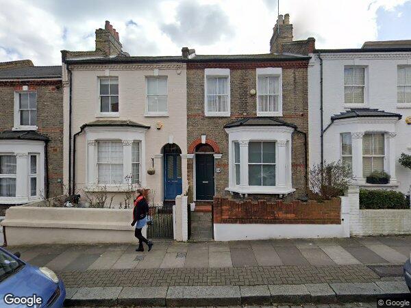 Flat Gowrie Road in Greater London