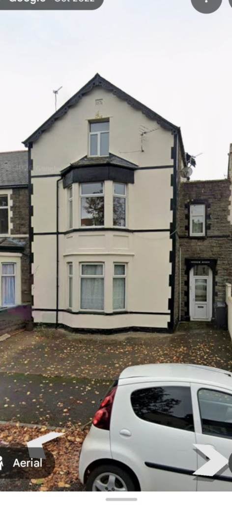 Flat Stacey Road in Cardiff