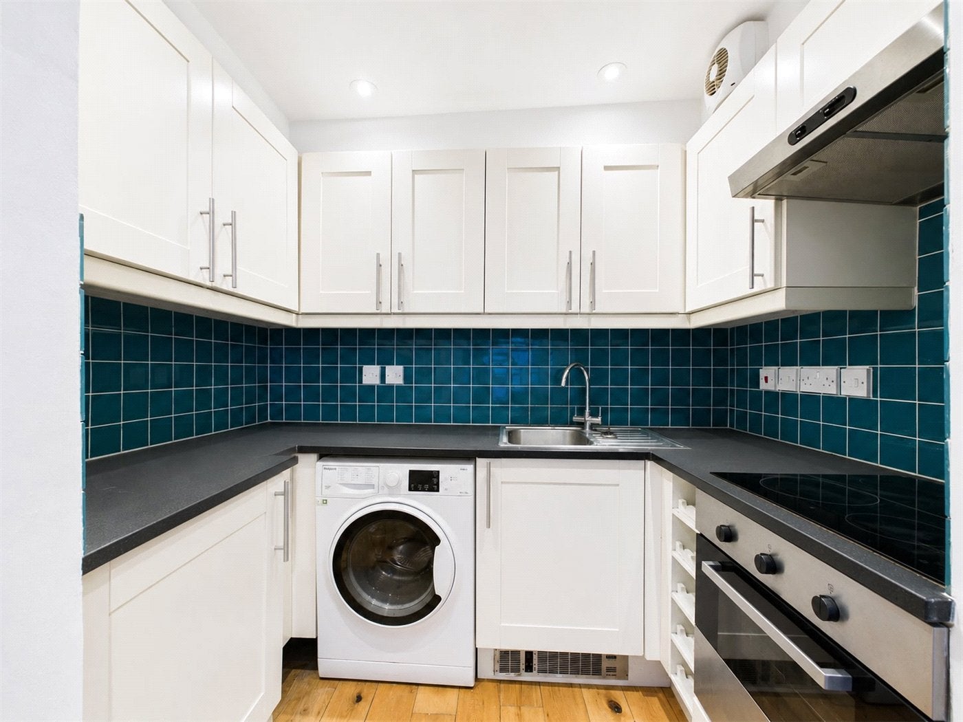 Flat Acacia Road in Greater London