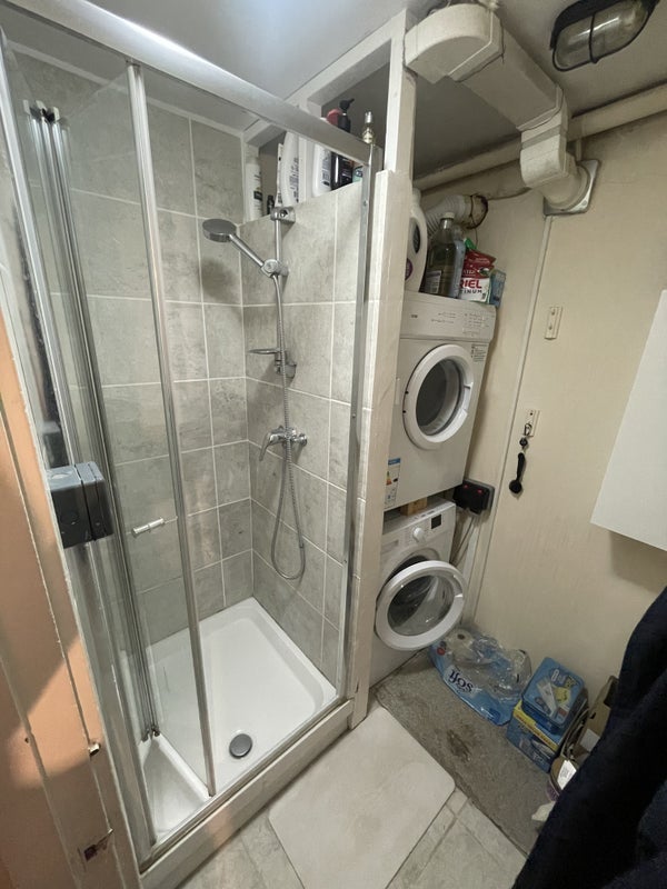 Room Oakshott Court in Greater London