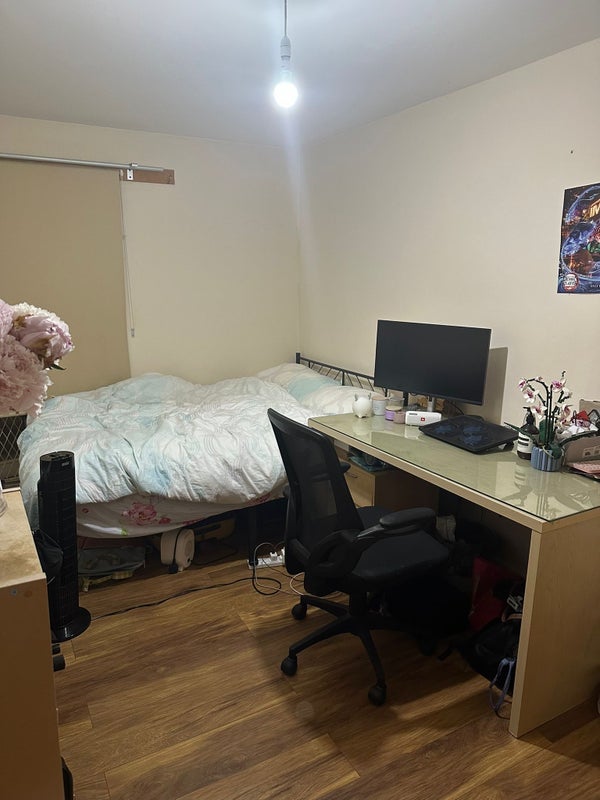 Room Oakshott Court in Greater London