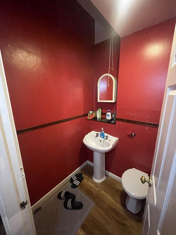 Room Oakshott Court in Greater London