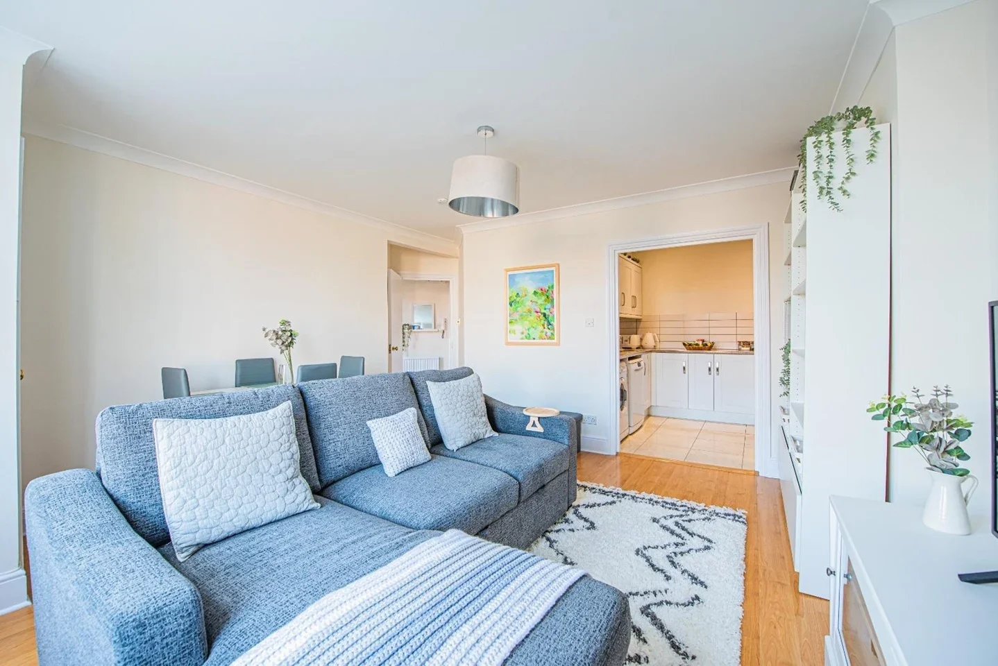 Flat Canfield Gardens in Greater London