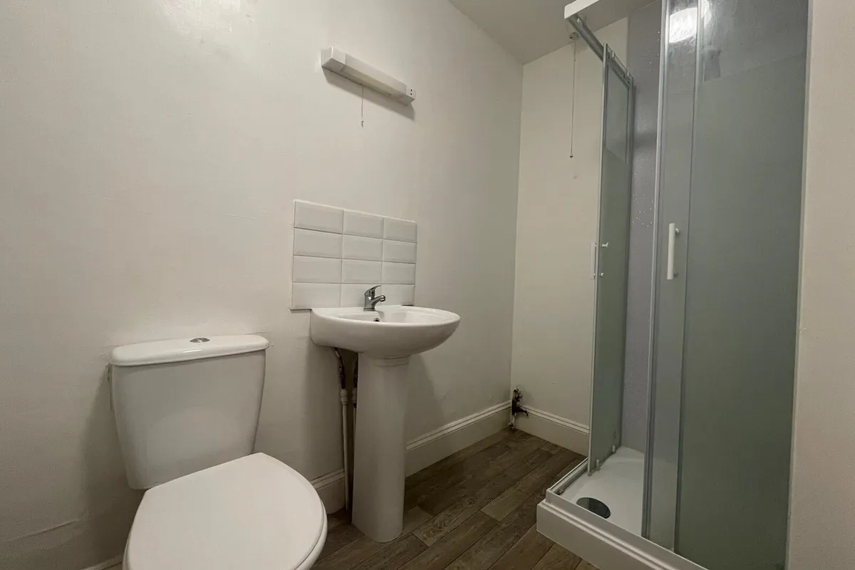 Flat Oakfield Road in Bristol