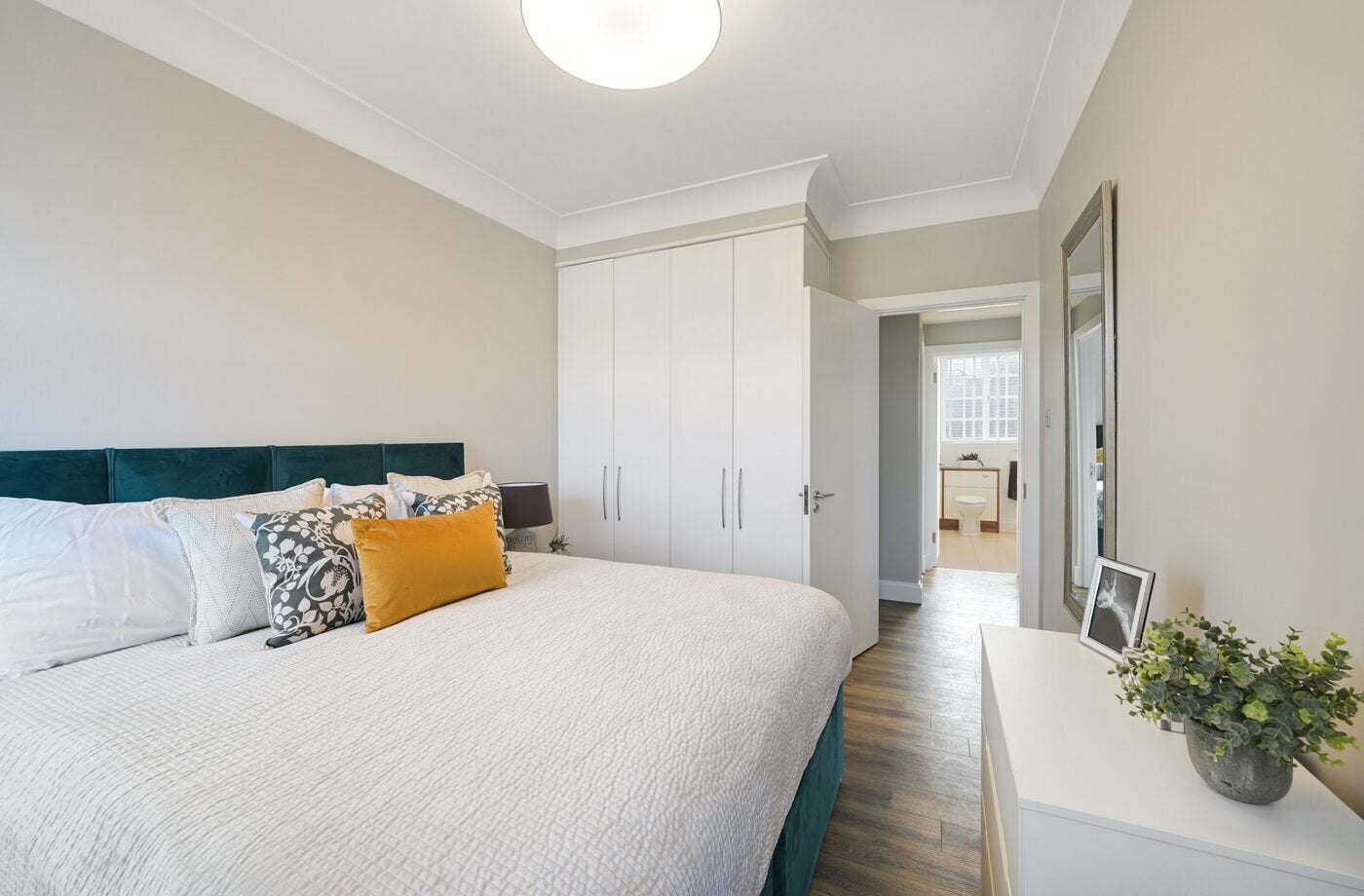 Flat Phillimore Walk in Greater London