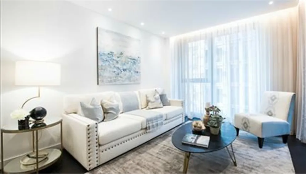 Flat Ponton Road in Greater London