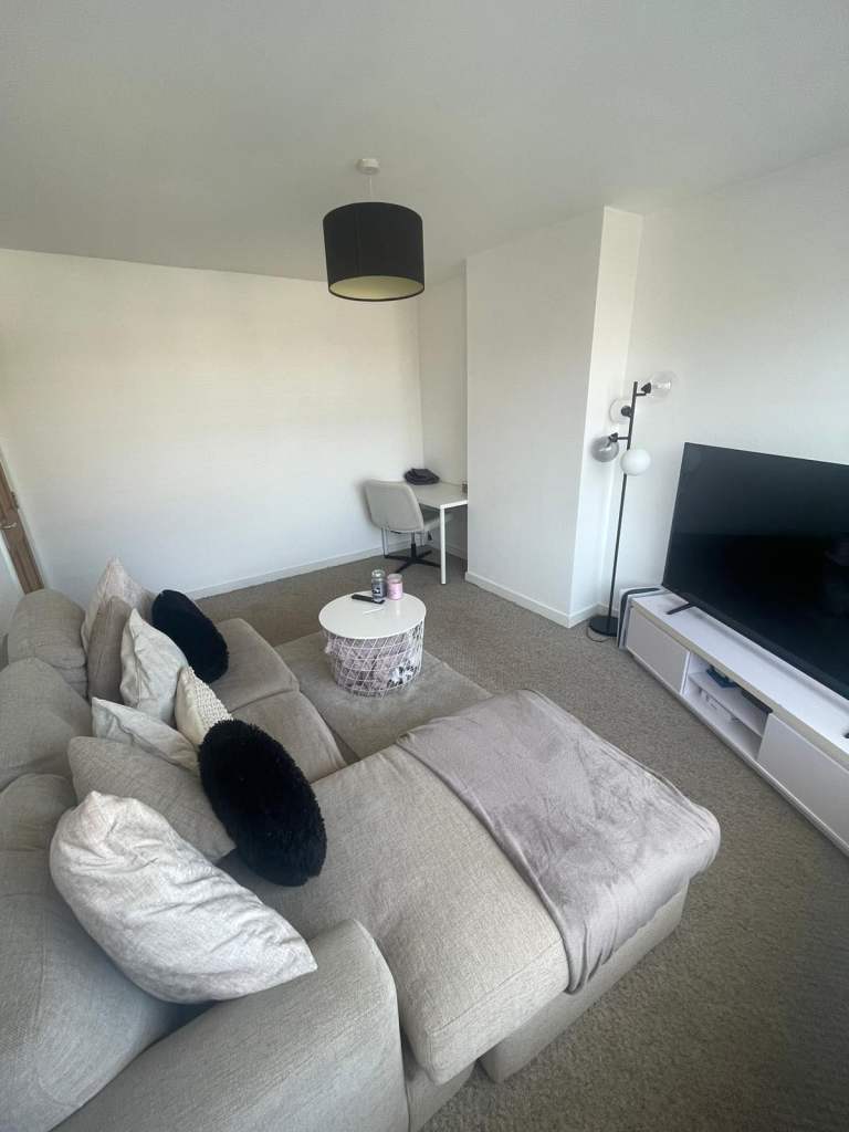 Flat Savoy Road in Bristol
