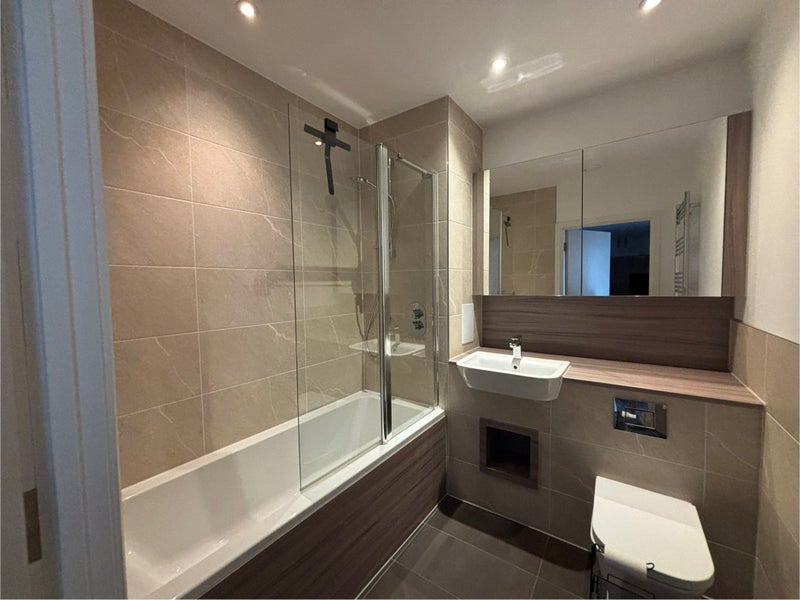 Room Nellie Cressall Way in Greater London