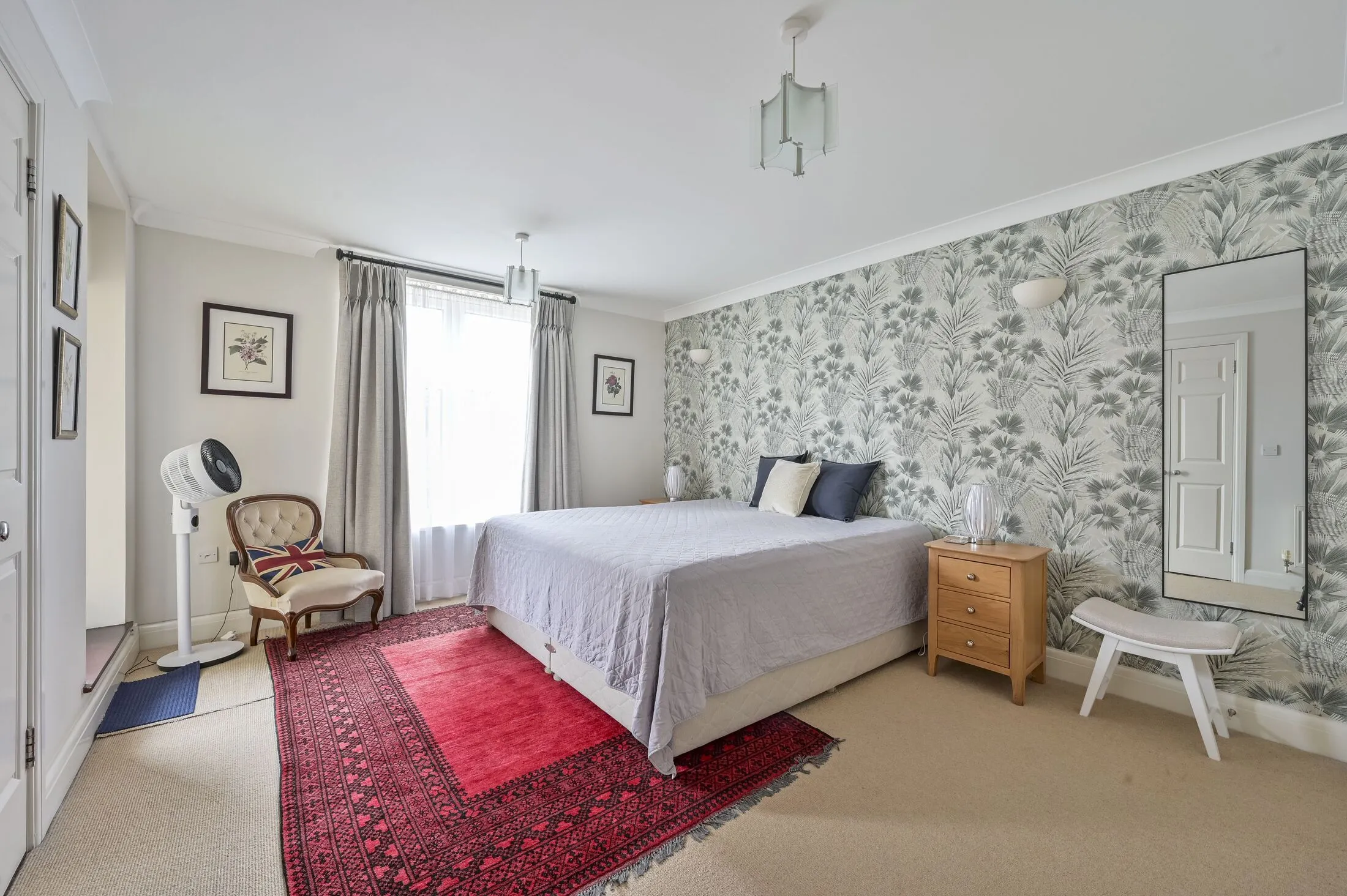 Flat Keswick Road in Greater London