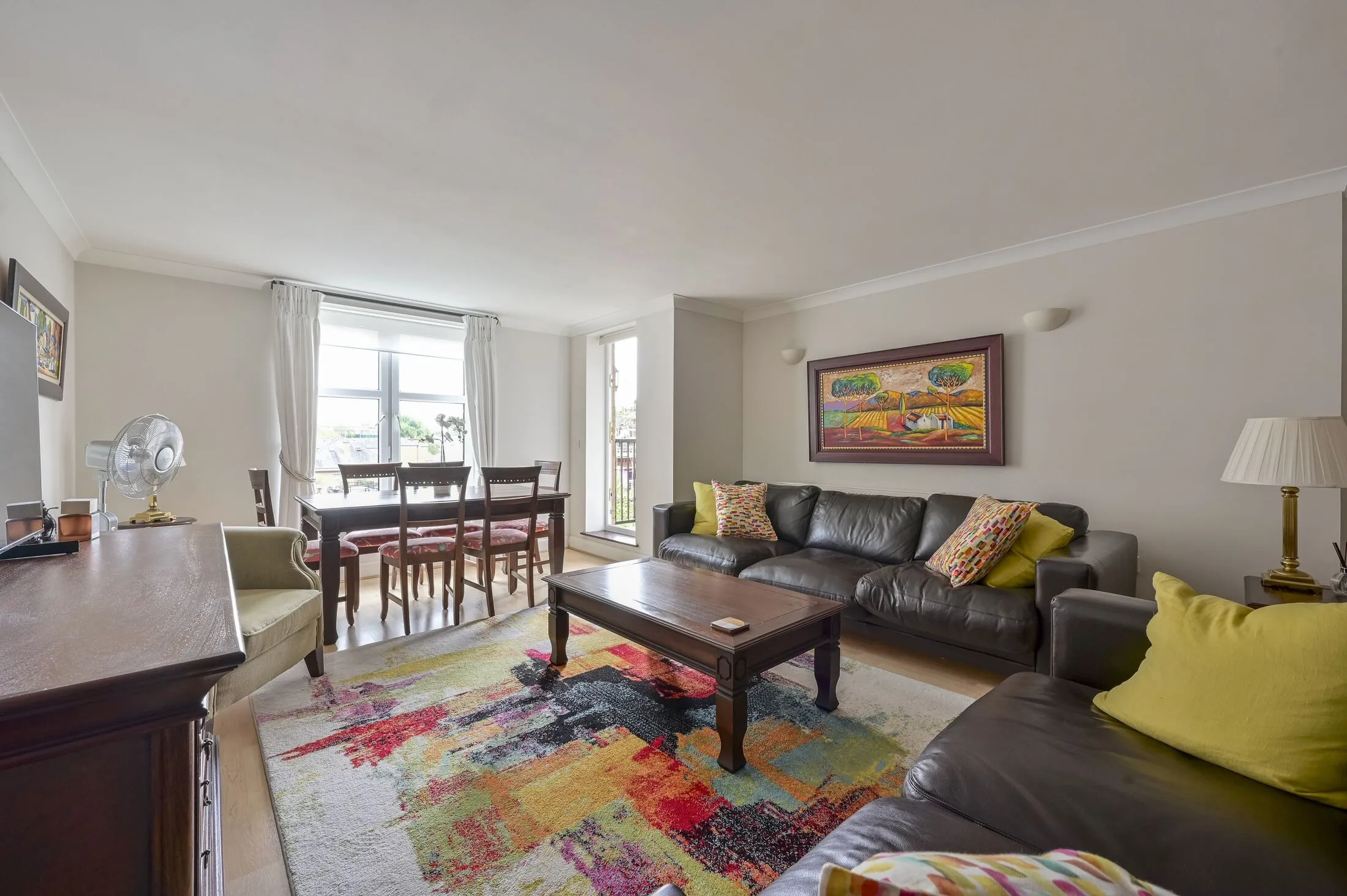 Flat Keswick Road in Greater London