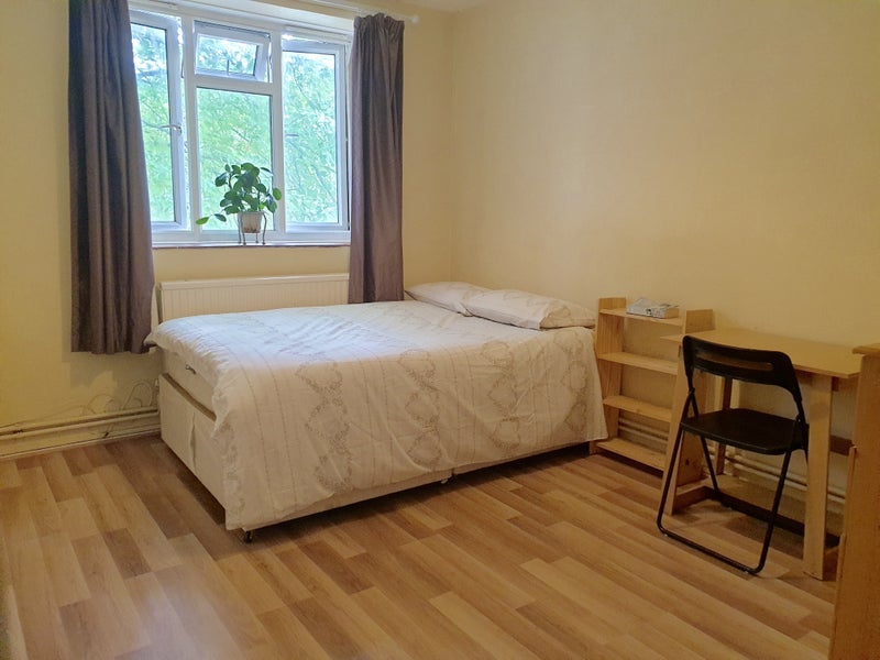 Room Maple Avenue in Greater London