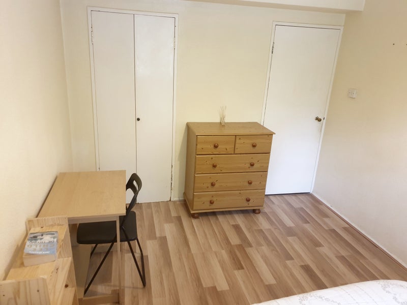 Room Maple Avenue in Greater London