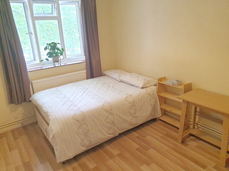 Room Maple Avenue in Greater London