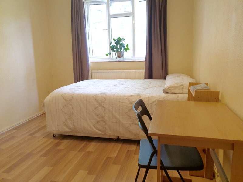 Room Maple Avenue in Greater London