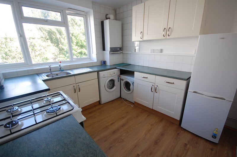 Room Maple Avenue in Greater London