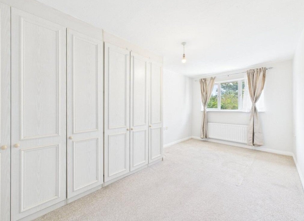 Room Beck Close in Bristol