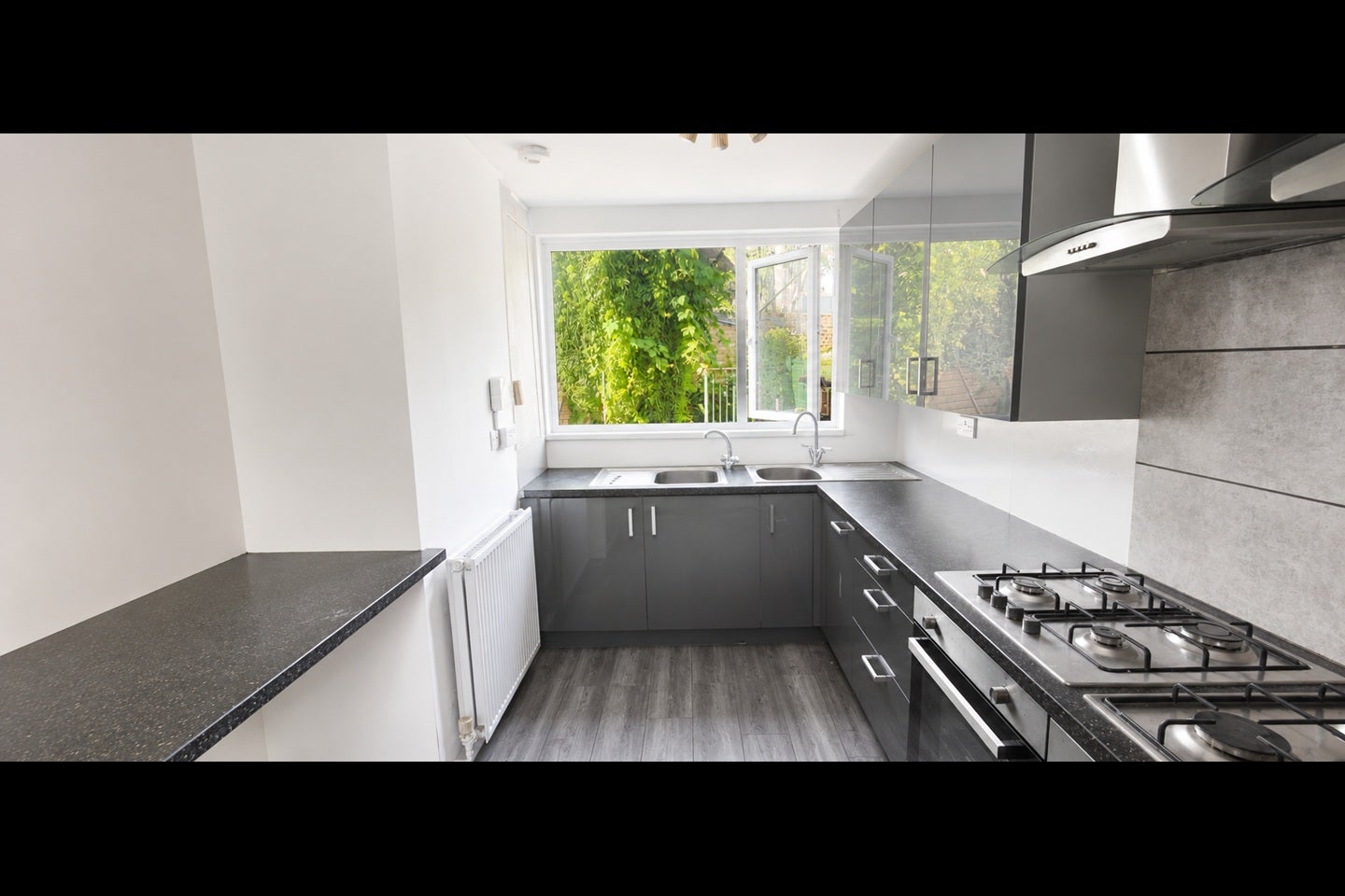 Flat Briggeford Close in Greater London