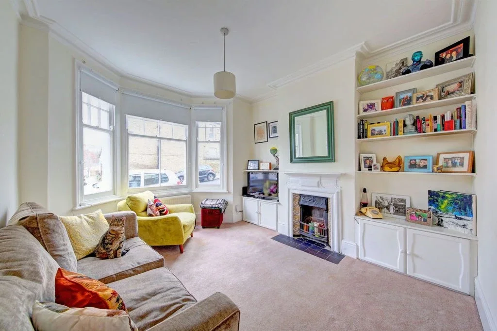 Flat Denton Street in Greater London