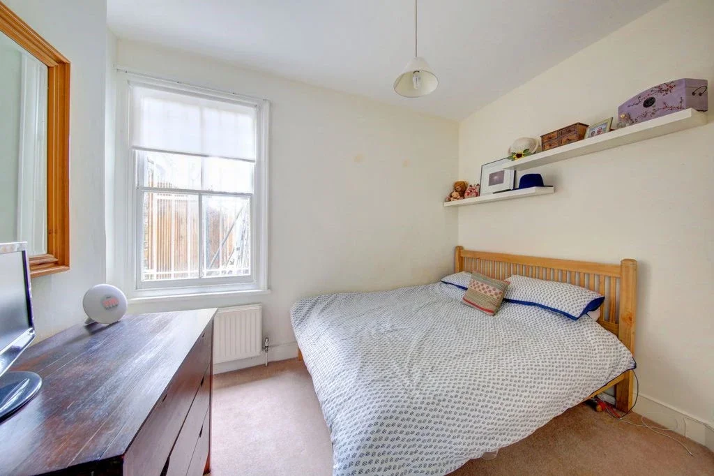 Flat Denton Street in Greater London
