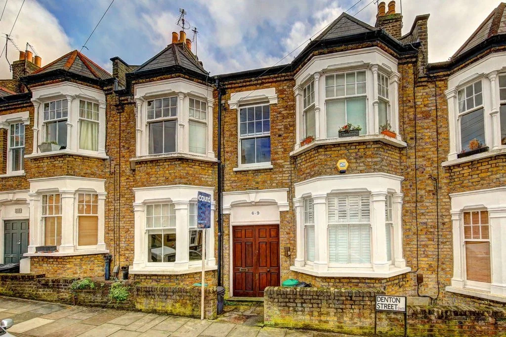 Flat Denton Street in Greater London