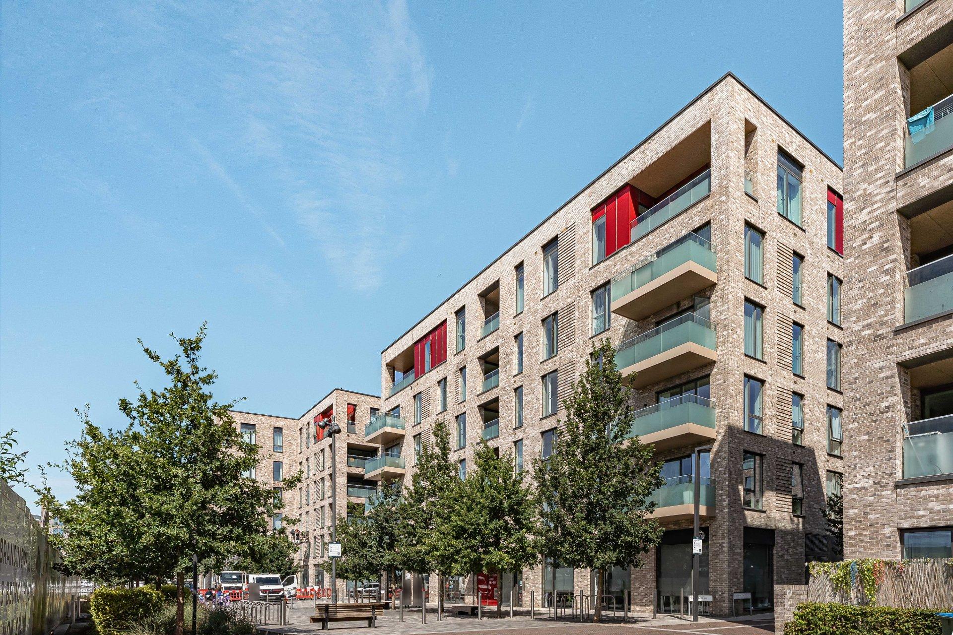 Flat Trathen Square in Greater London