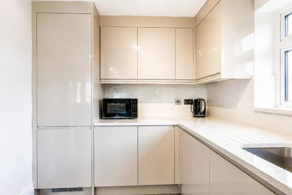 Flat Eaton Road in Greater London