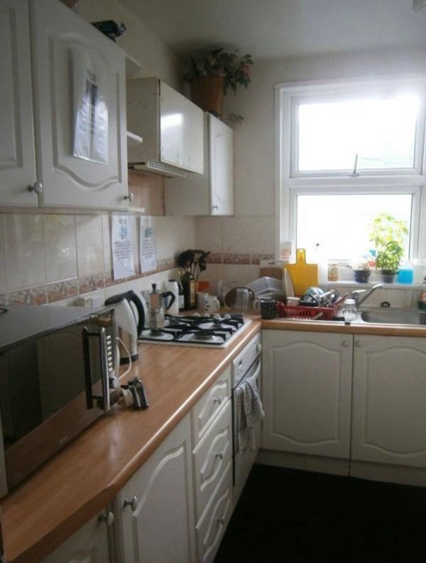 Room Mountgrove Road in Greater London