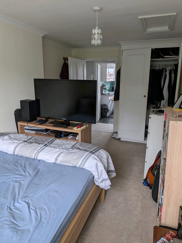 Flat Cotham Road in Bristol