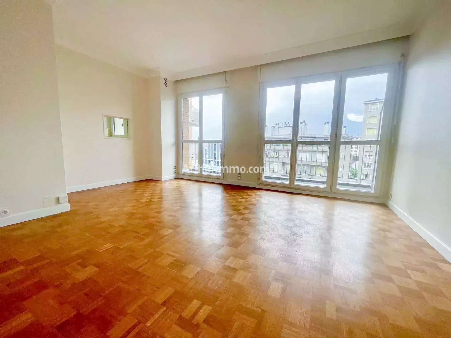 Flat Rue de la Gare in Saint-Égrève