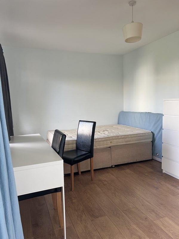 Room Claremont Street in Greater London