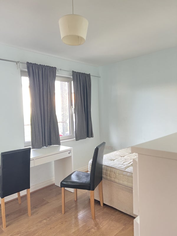 Room Claremont Street in Greater London