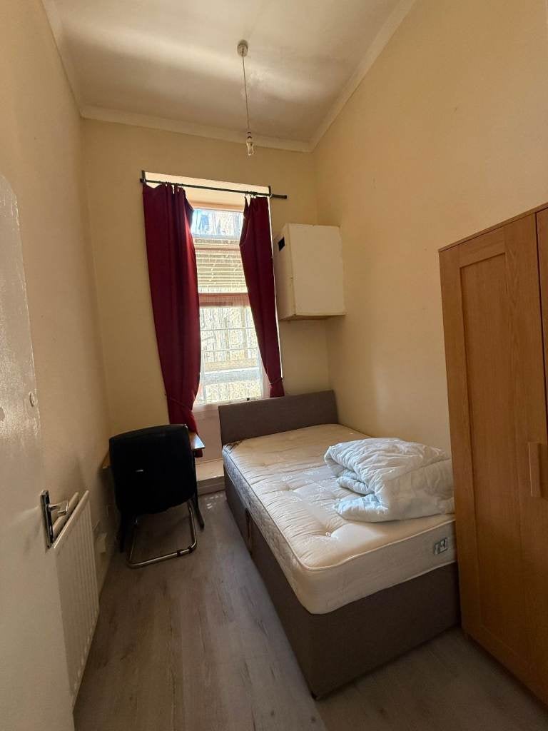 Room Doune Gardens Lane in Glasgow
