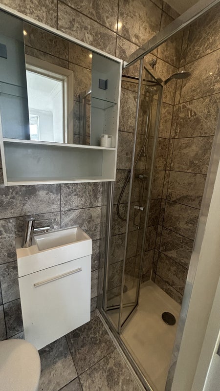Room Federation Road in Greater London