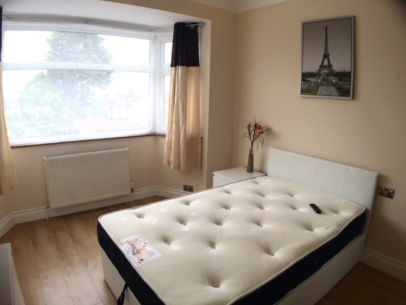 Room Federation Road in Greater London
